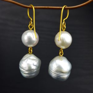 ER-109b Beautiful White and Silver Baroque Pearls 18kt Wire